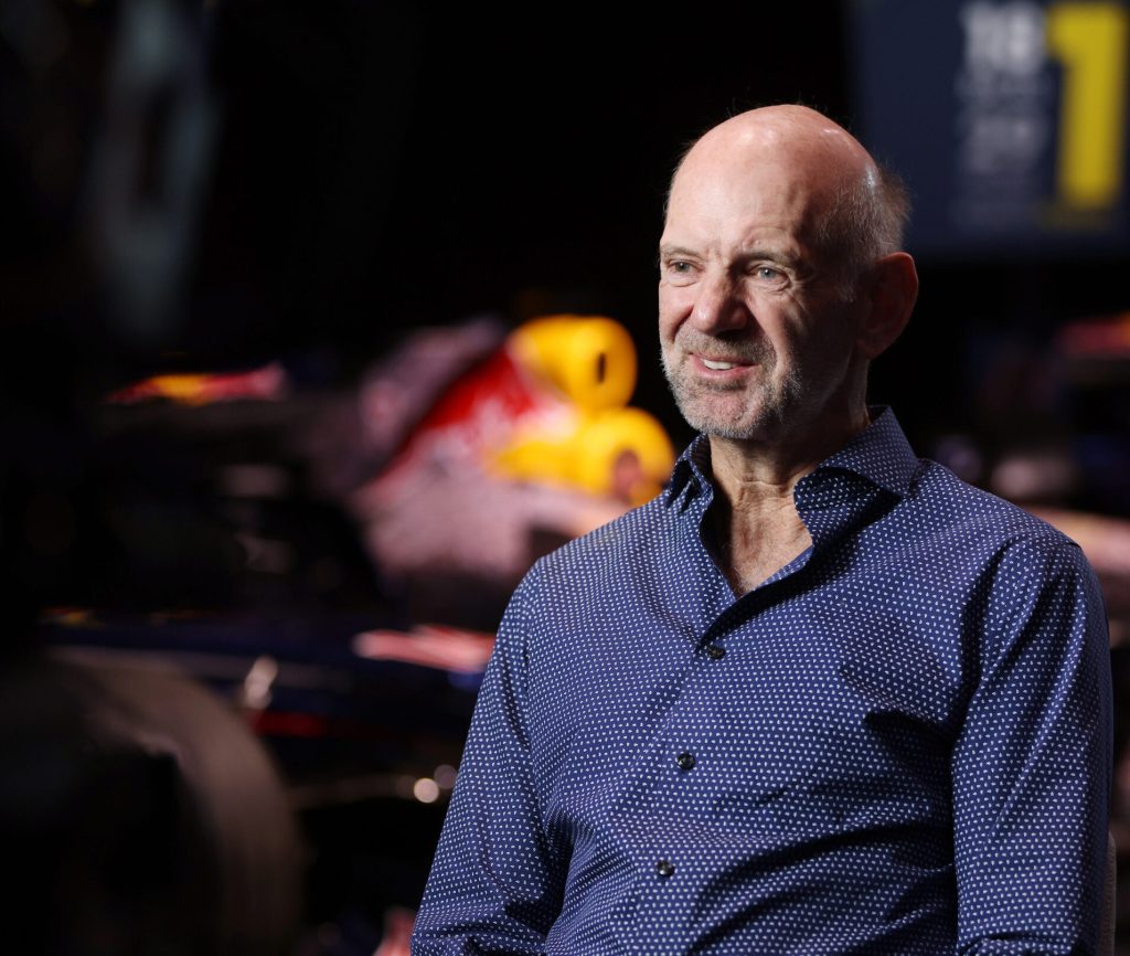 Aston Martin espera permiso contractual de Red Bull para anunciar el acuerdo con Newey
