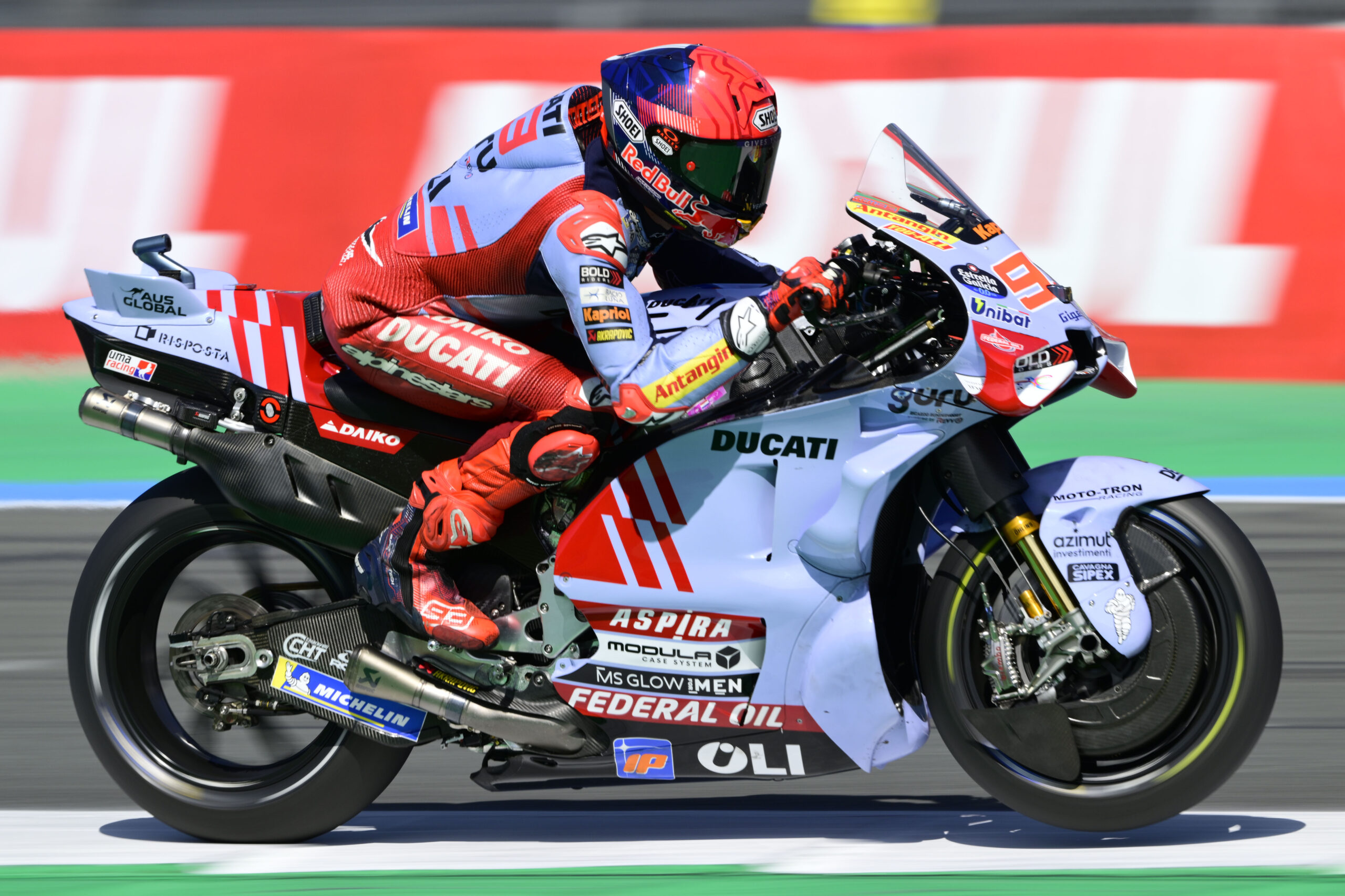 Hamilton abre conversas para comprar Gresini e envia representantes para etapa da MotoGP