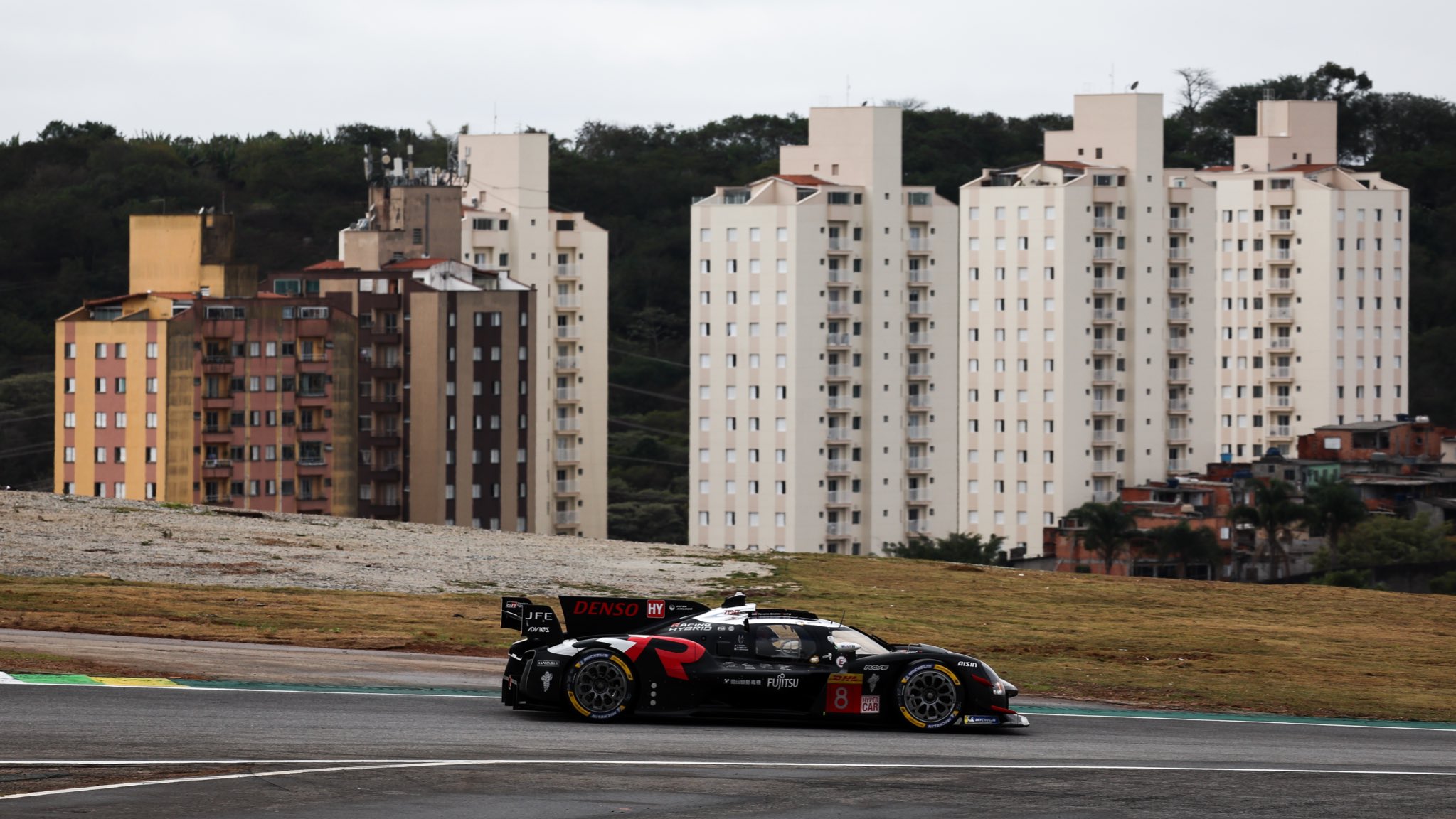 Buemi comanda 1-2 da Toyota e lidera TL2 das 6 Horas de São Paulo do WEC com #8