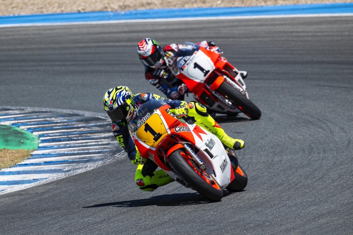 Rossi volta à pista em Jerez e guia Yamaha YZR500 de Lawson na temporada 1987