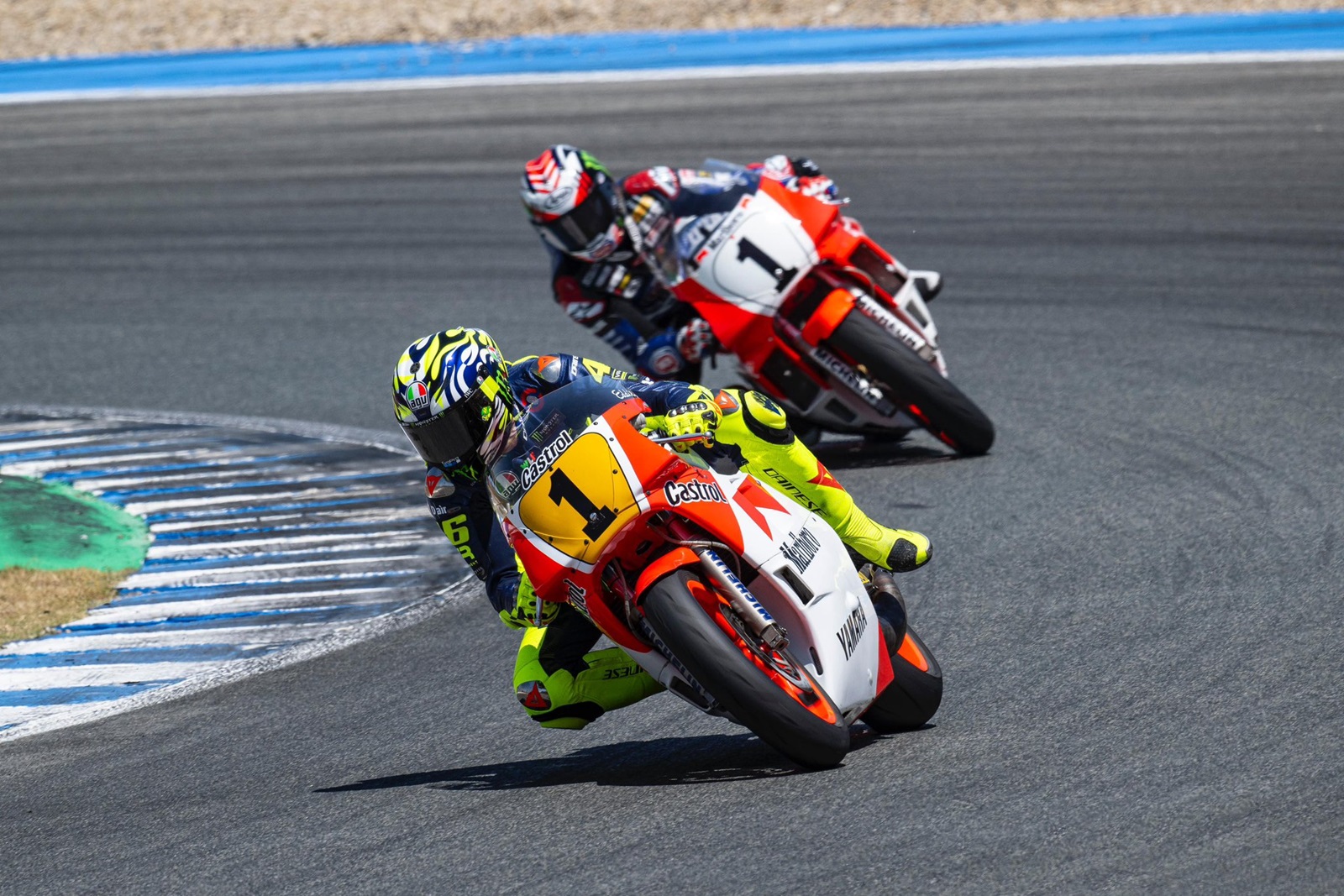 Rossi volta à pista em Jerez e guia Yamaha YZR500 de Lawson na temporada 1987