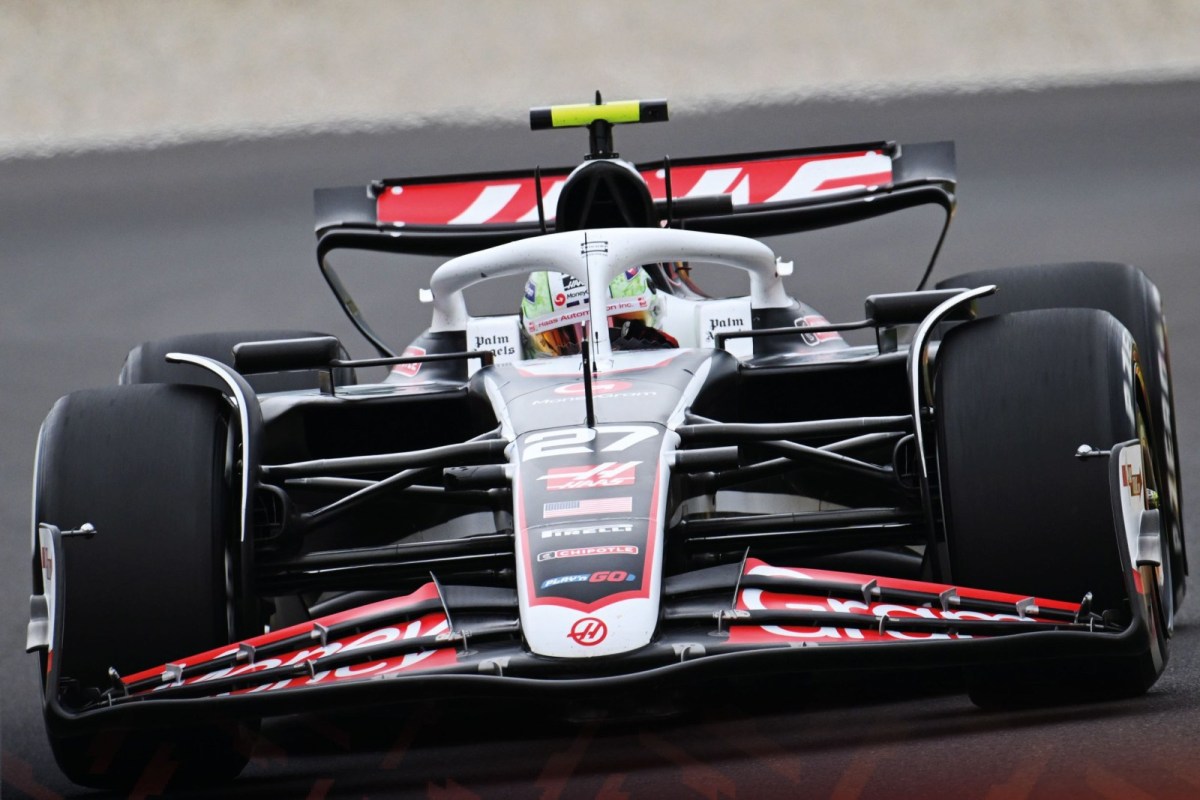 Haas ganha vida com Komatsu e reage. Agora precisa aprender a caminhar sem Hülkenberg