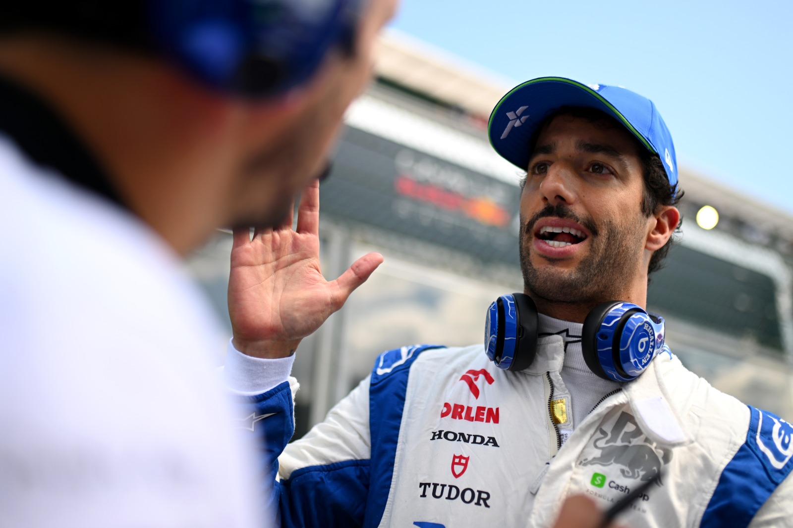 RB agradece a “cavalheiro” Ricciardo por trabalho na F1: “Sempre terá lugar na família”