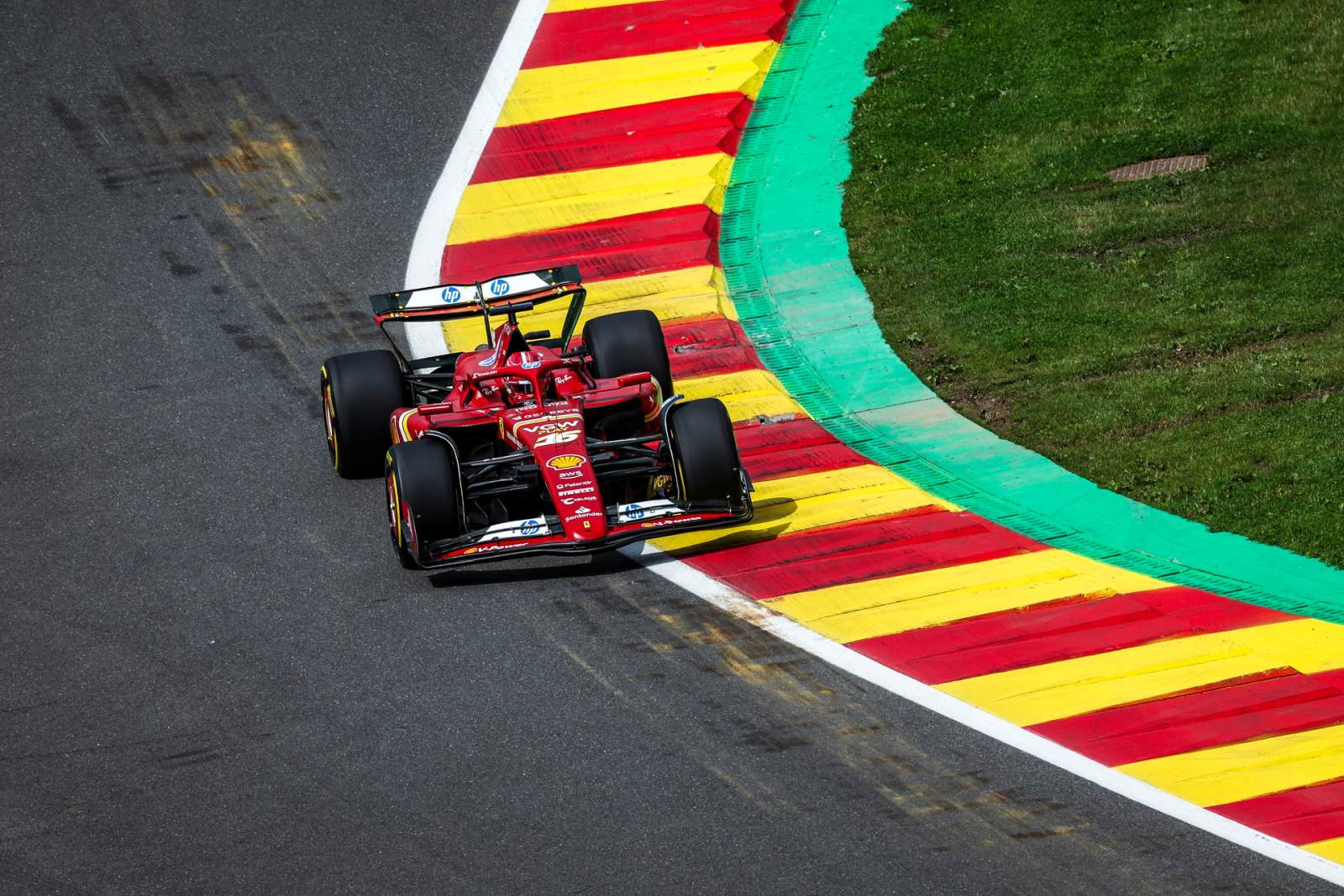 Leclerc vê dia “difícil para entender” forças em Spa, mas adianta: “Não temos mágica”