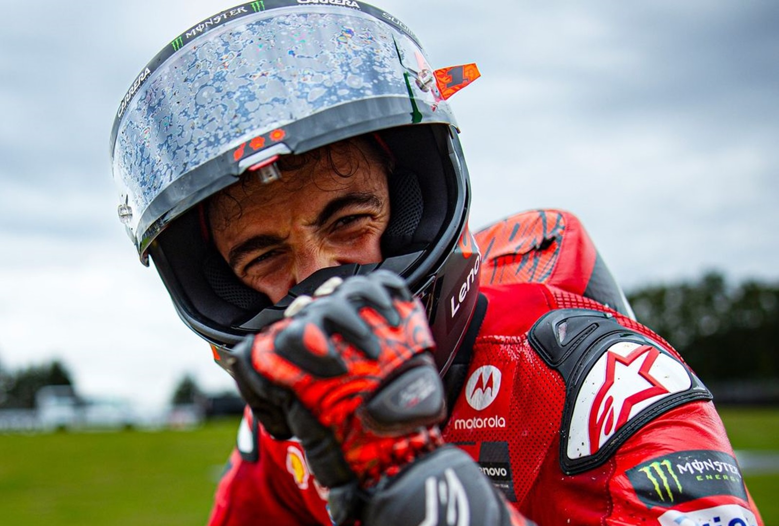 Bagnaia empilha vitórias com erros de Martín e retoma liderança da MotoGP antes das férias
