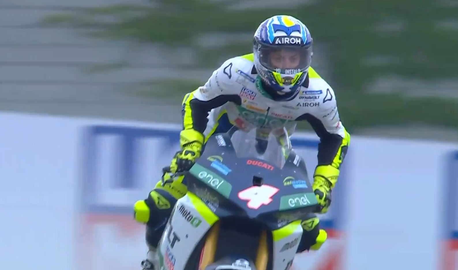 Garzó segura Spinelli na molhada corrida 2 e varre rodada da MotoE na Alemanha