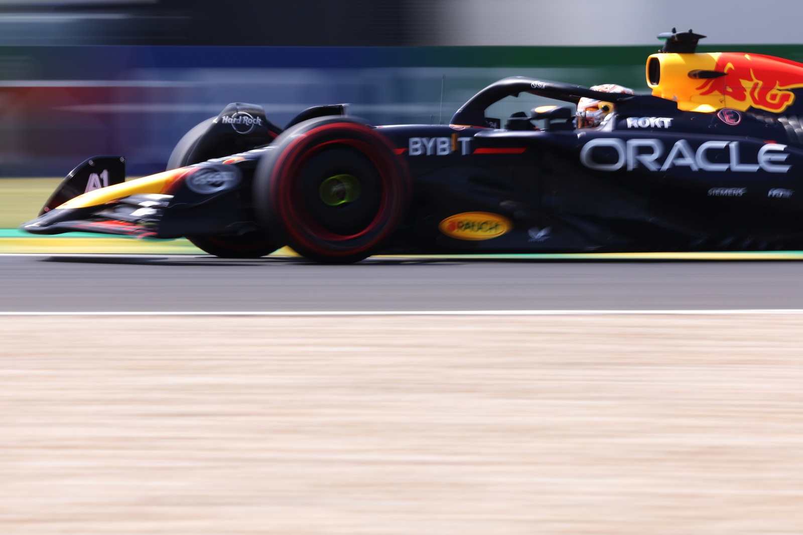 Red Bull reage e joga fichas nas atualizações em dia de McLaren forte na Hungria