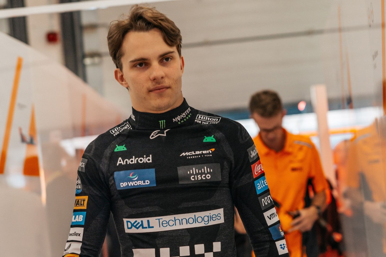 Piastri evita culpar tática da McLaren por 4º lugar, mas “temos coisas a revisar”