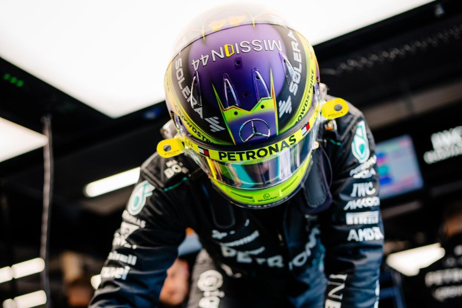 Hamilton comemora “carro fantástico”, mas jura surpresa com 1ª fila em Silverstone