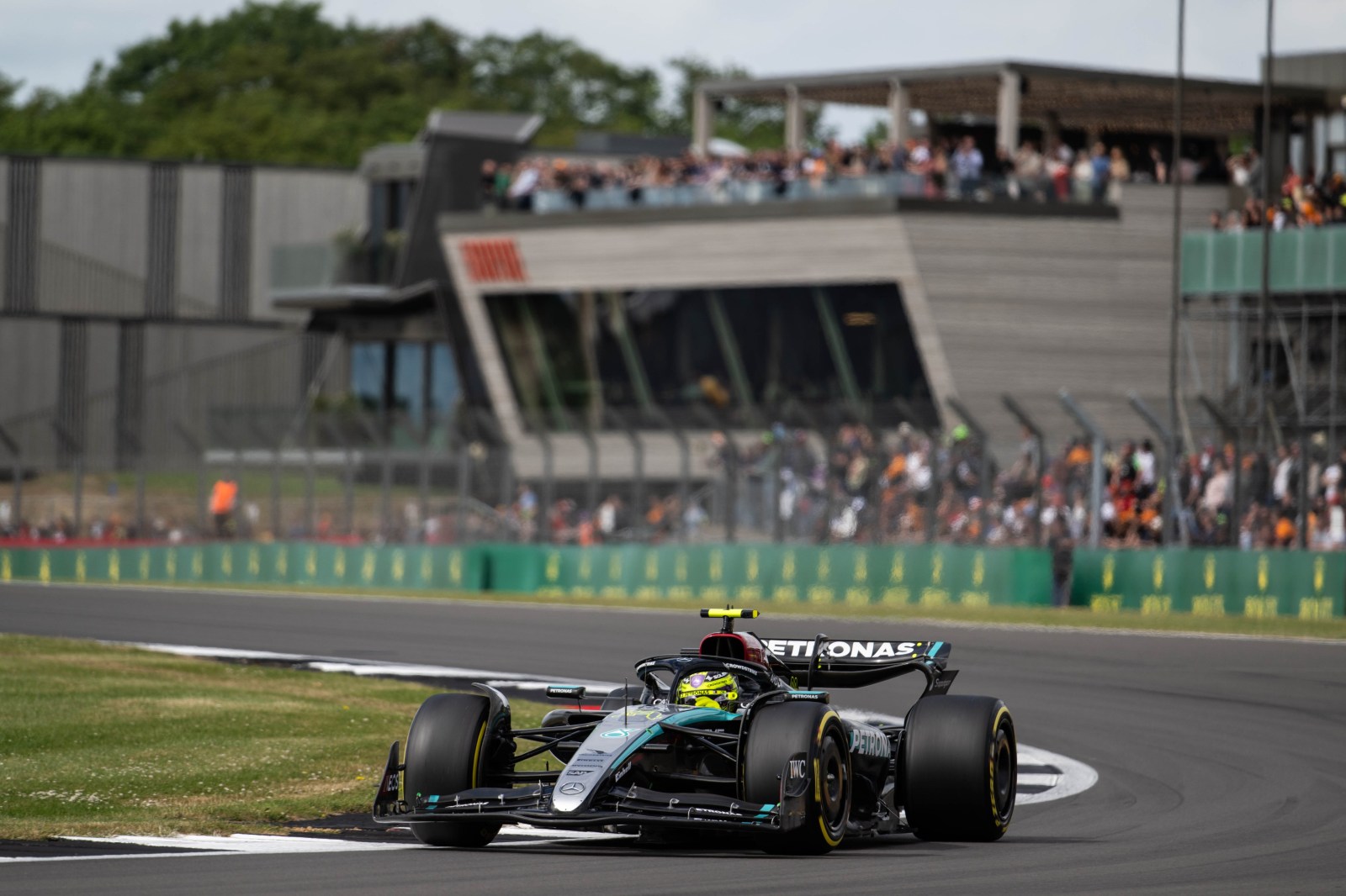 Mercedes confirma atualizações no W15 para Hungria após vitórias seguidas na F1