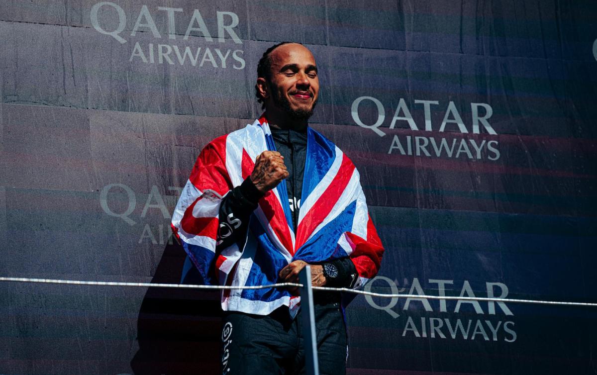 Hamilton vuelve a la victoria en Silverstone y pone fin a la mayor sequía de su carrera