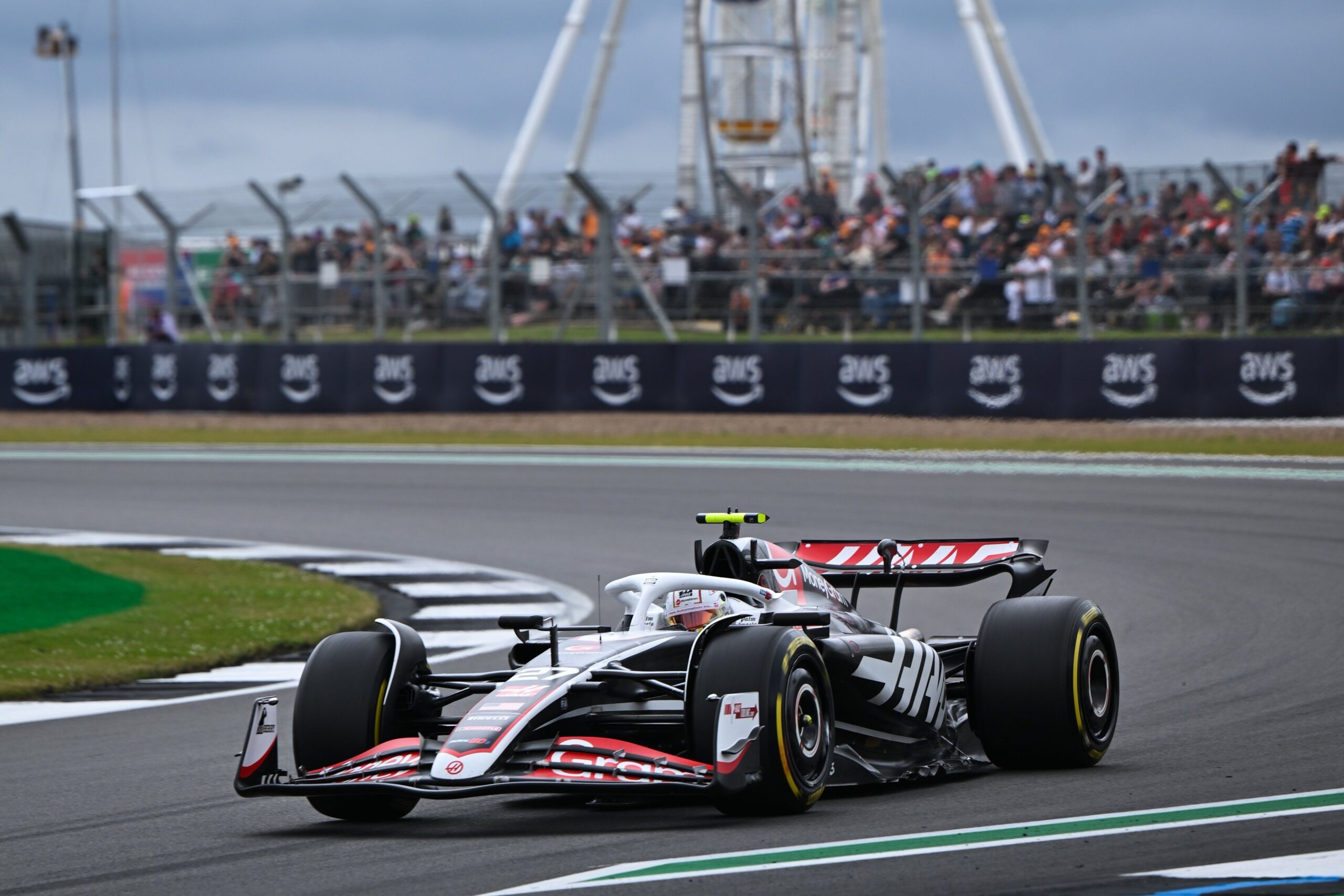 Hülkenberg crava melhora com atualizações na Inglaterra e pede que Haas “explore mais”
