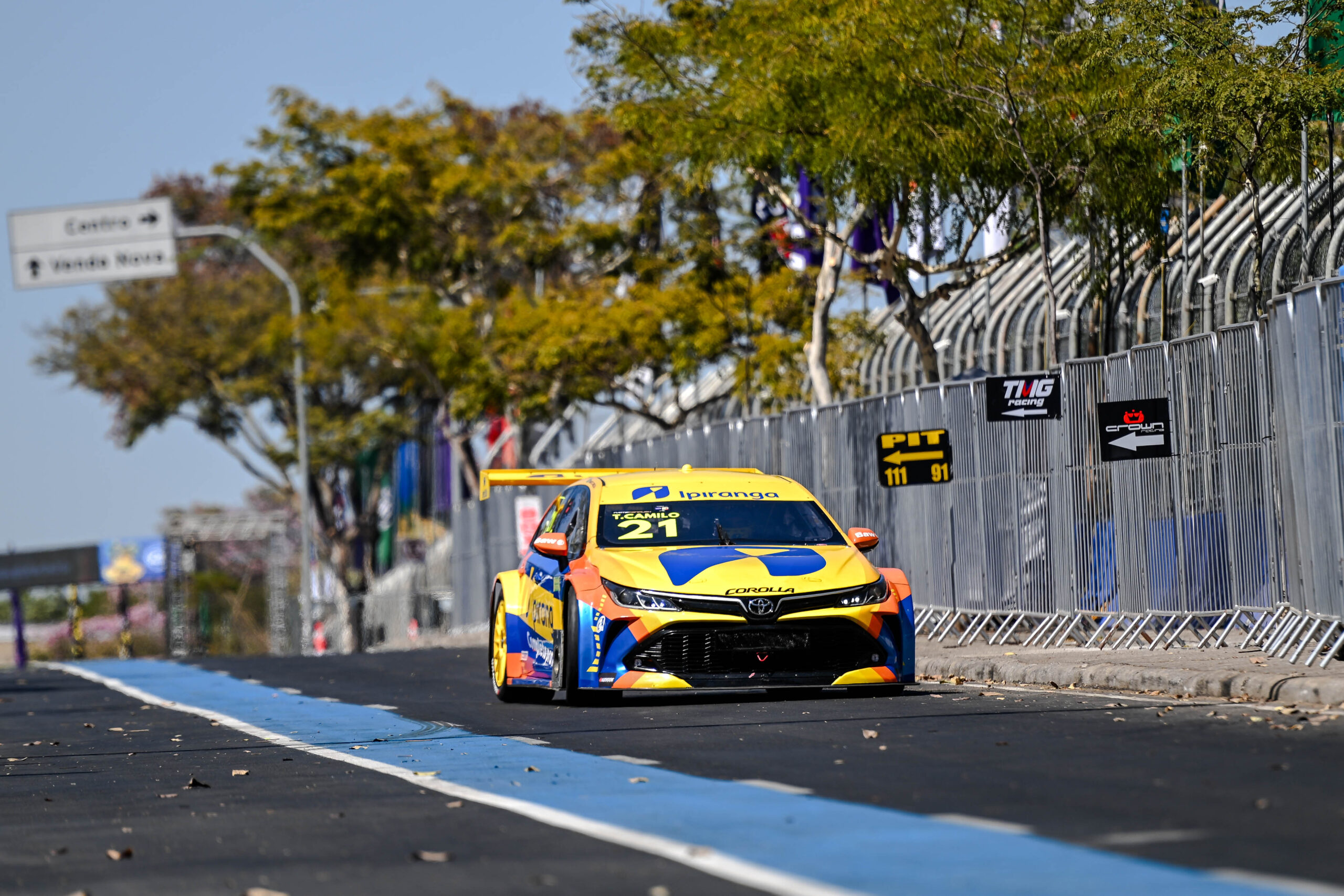 Camilo domina corrida sprint da Stock Car e vence em BH. Campos é 15º