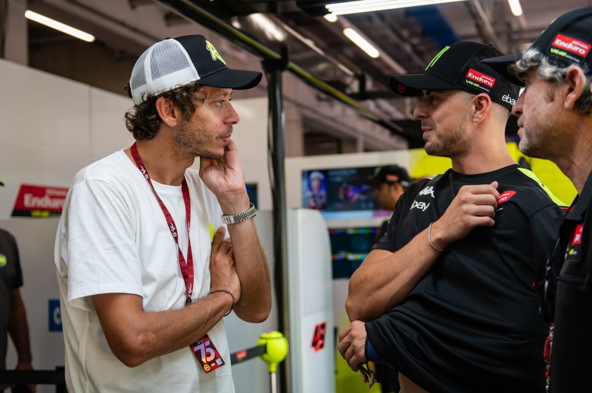 Diretor da VR46 garante Rossi mais presente na MotoGP 2025: “No mínimo seis etapas”