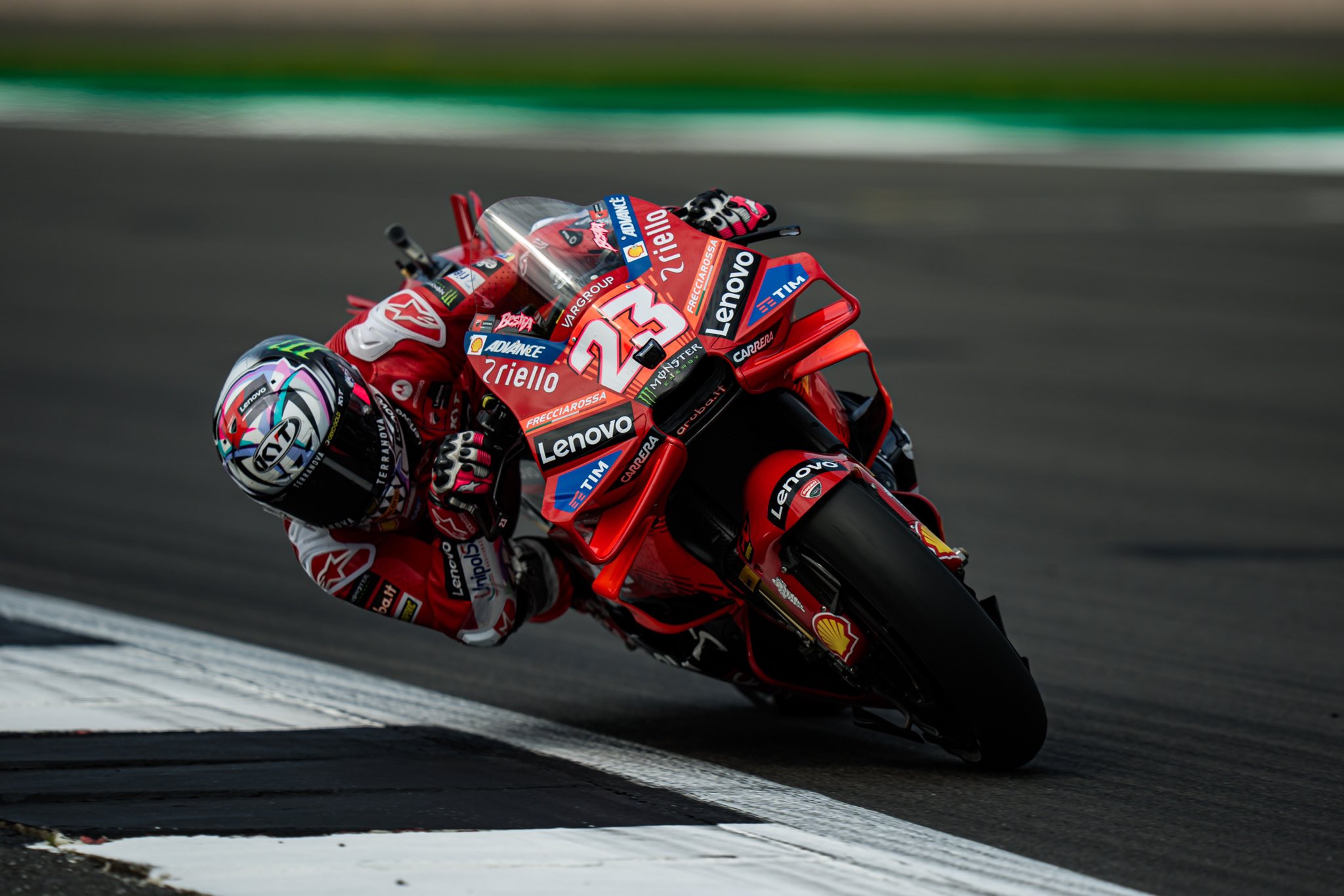 Bastianini supera a Martín sobre el final y vence el GP de Gran Bretaña; Bagnaia es 3°