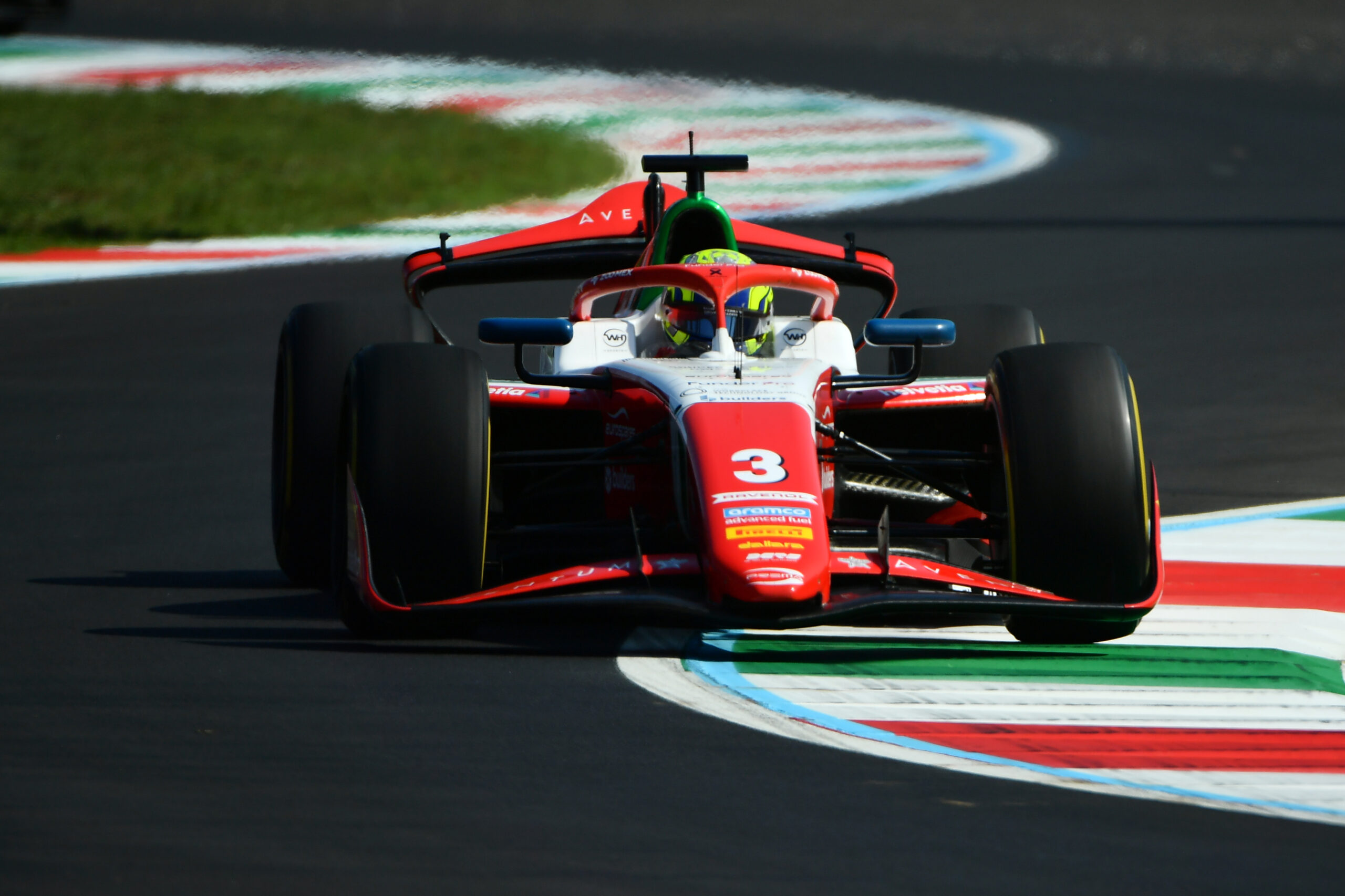 Bearman concreta remontada y vence carrera sprint de F2 en Monza; Duerksen, 3°