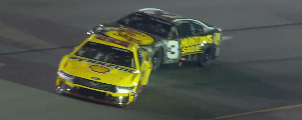 Dillon choca a Logano y a Hamlin en última vuelta y vence fecha de Nascar en Richmond