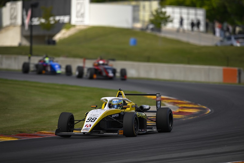Elkin e Wheldon vencem duas últimas corridas da etapa de Road America da USF Juniors