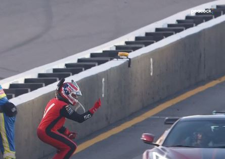 Power se irrita e mostra dedo médio a Newgarden após acidente em Gateway