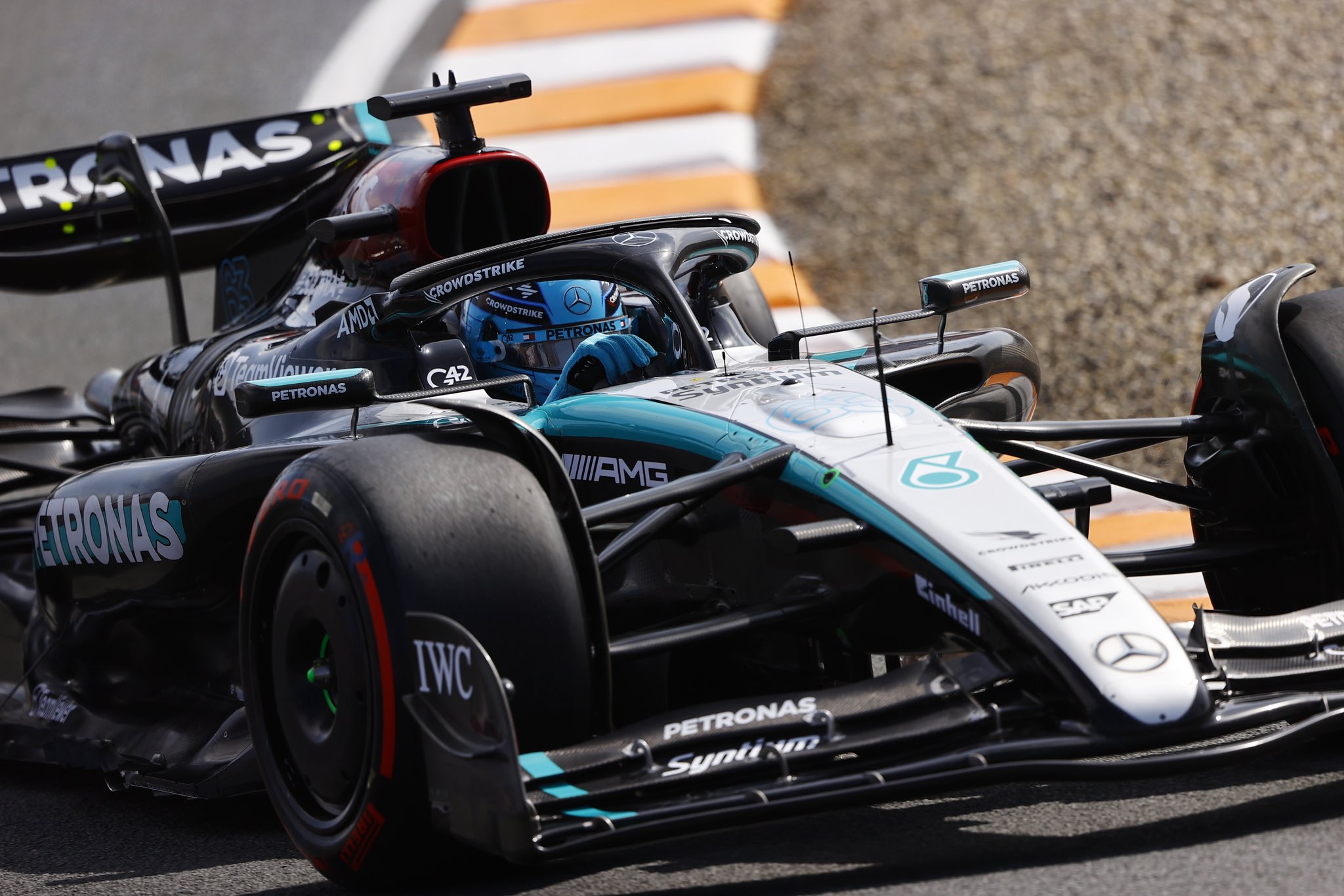 Russell elogia el ritmo del W15 y anticipa «carrera apretada» con McLaren y Verstappen