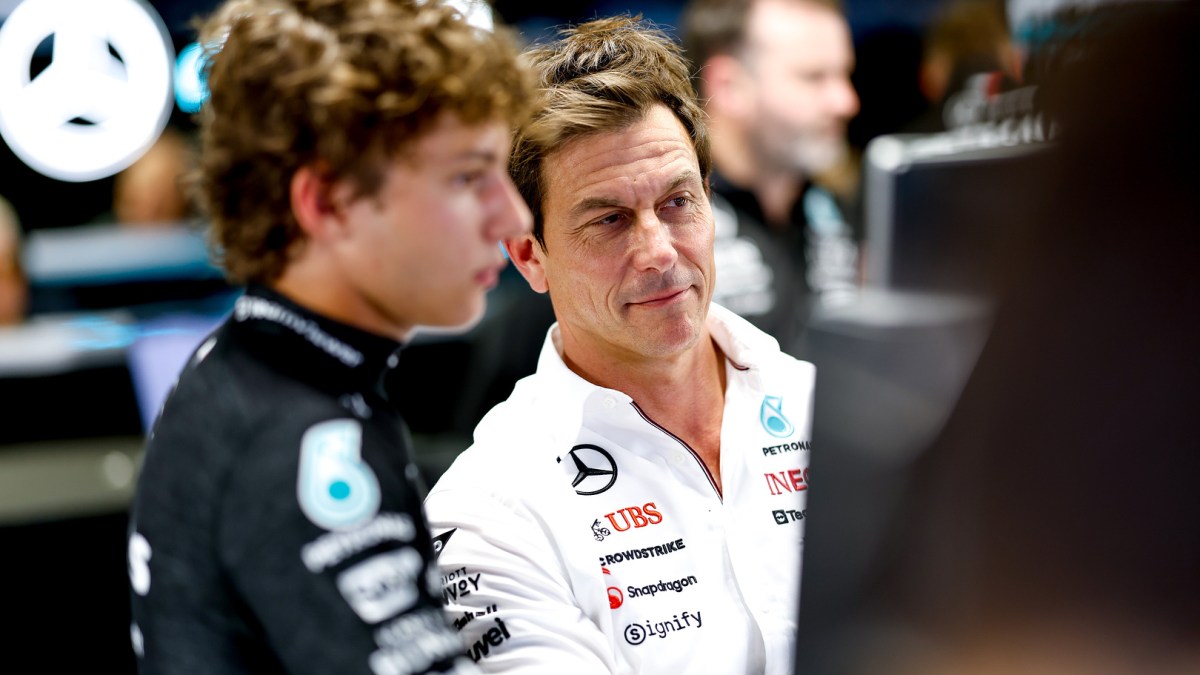 Chefe da Mercedes condena comparações entre Antonelli e Senna: “Não gosto disso”