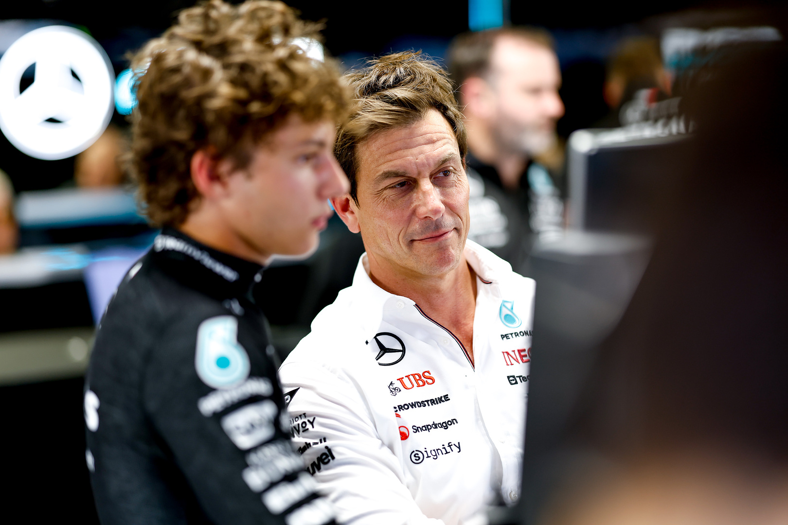 Chefe da Mercedes condena comparações entre Antonelli e Senna: “Não gosto disso”