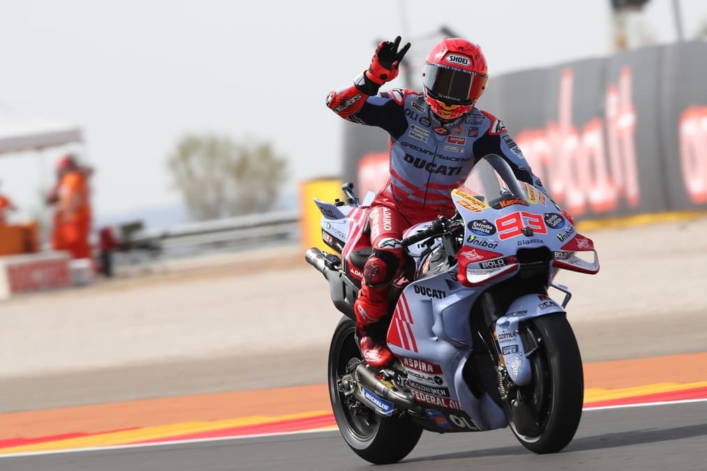 Márquez domina de principio a fin y logra una victoria inédita en sprint de Aragón