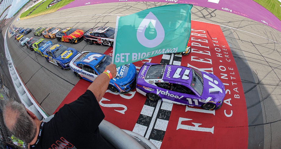 Elliott lidera etapa da Nascar paralisada pela chuva no oval de Michigan