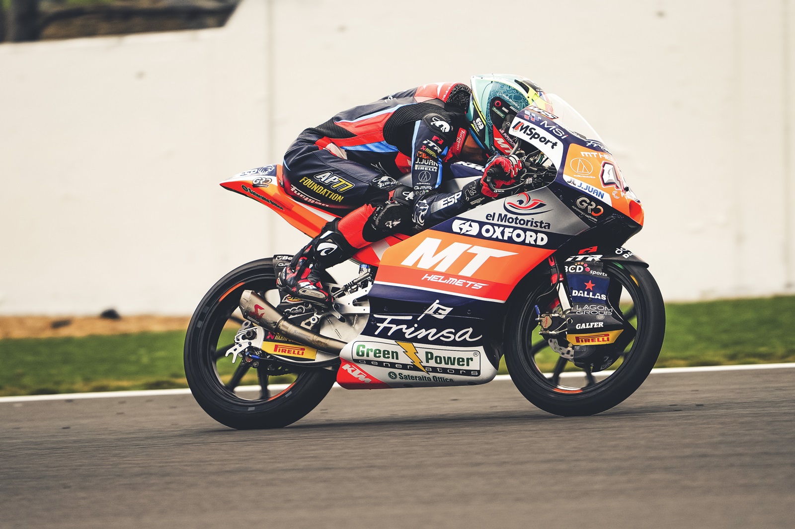 Ortolá segura Alonso em final eletrizante e vence GP da Grã-Bretanha de Moto3