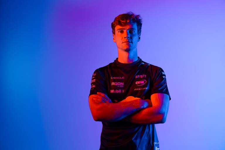 Red Bull anuncia contratação de ex-Mercedes bicampeão mundial da F1 virtual