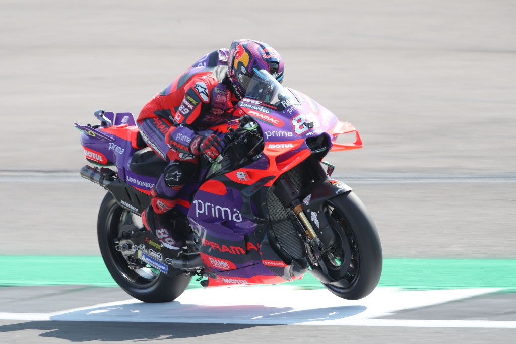 Martín repite dominio y lidera ensayo del GP de Gran Bretaña de MotoGP; Bagnaia es 3°