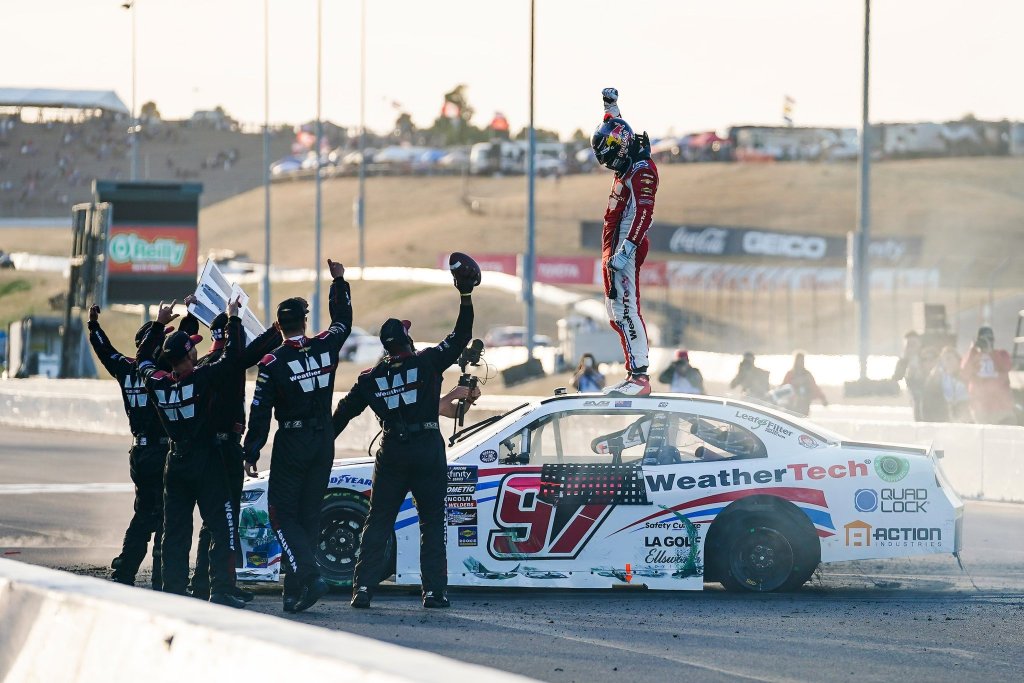 Trackhouse Racing confirma ascenso de Van Gisbergen a Cup Series de Nascar para 2025