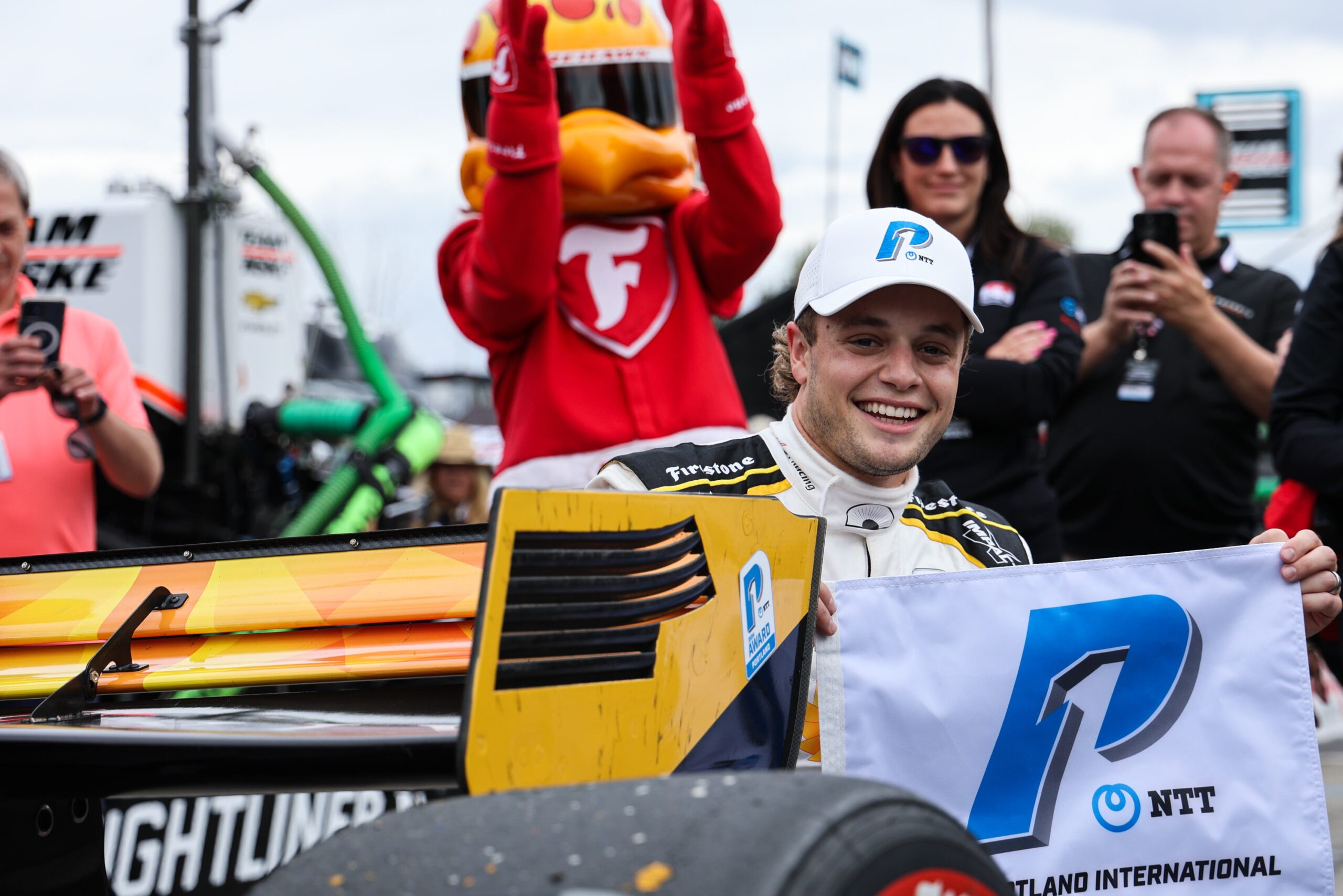 Foyt oficializa renovação de Ferrucci para temporada 2025 da Indy