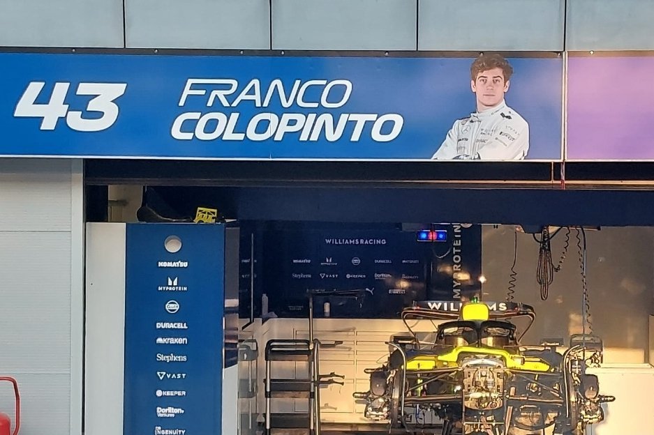 ¿”Colopinto”? GP de Italia arranca con error en gráfica de boxes del piloto argentino