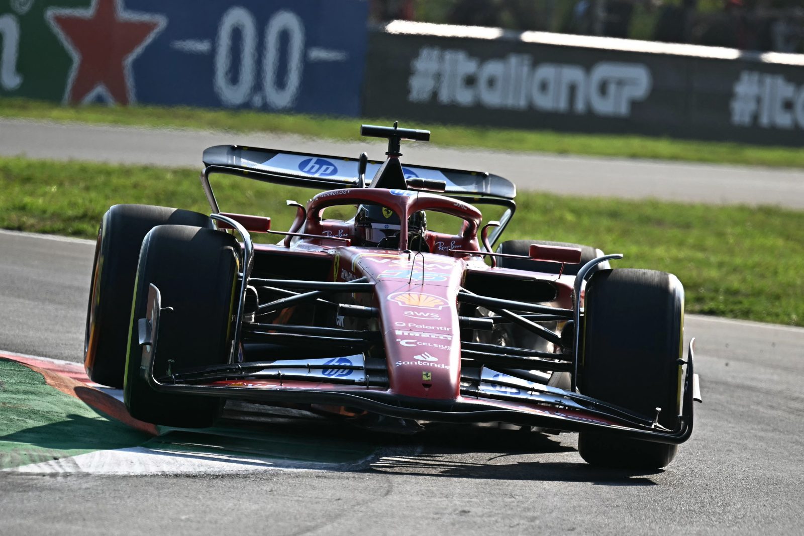 Ferrari se surpreende com “equilíbrio” na Itália: “Normalmente só há uma Red Bull na frente”