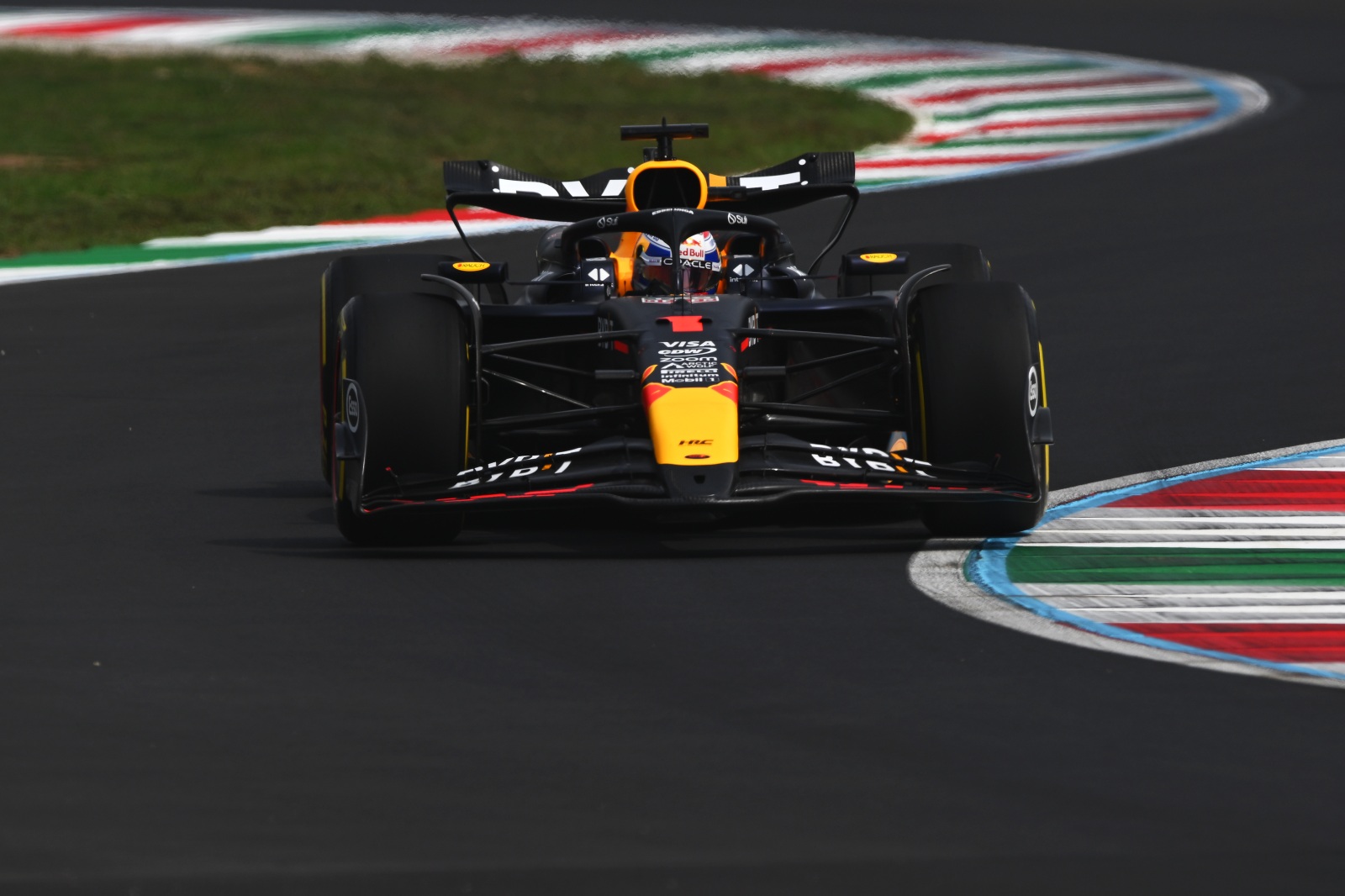 Verstappen desbanca Leclerc e lidera TL1 do GP da Itália marcado por batida de Antonelli