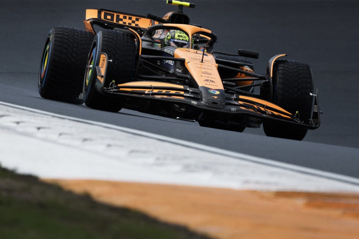 Mercedes lidera dia em Zandvoort, mas McLaren é quem dita ritmo na volta das férias