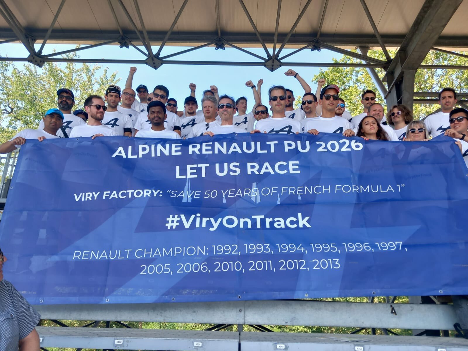 Los empleados de Renault protestan en el GP de Italia contra la decisión del motor de 2026