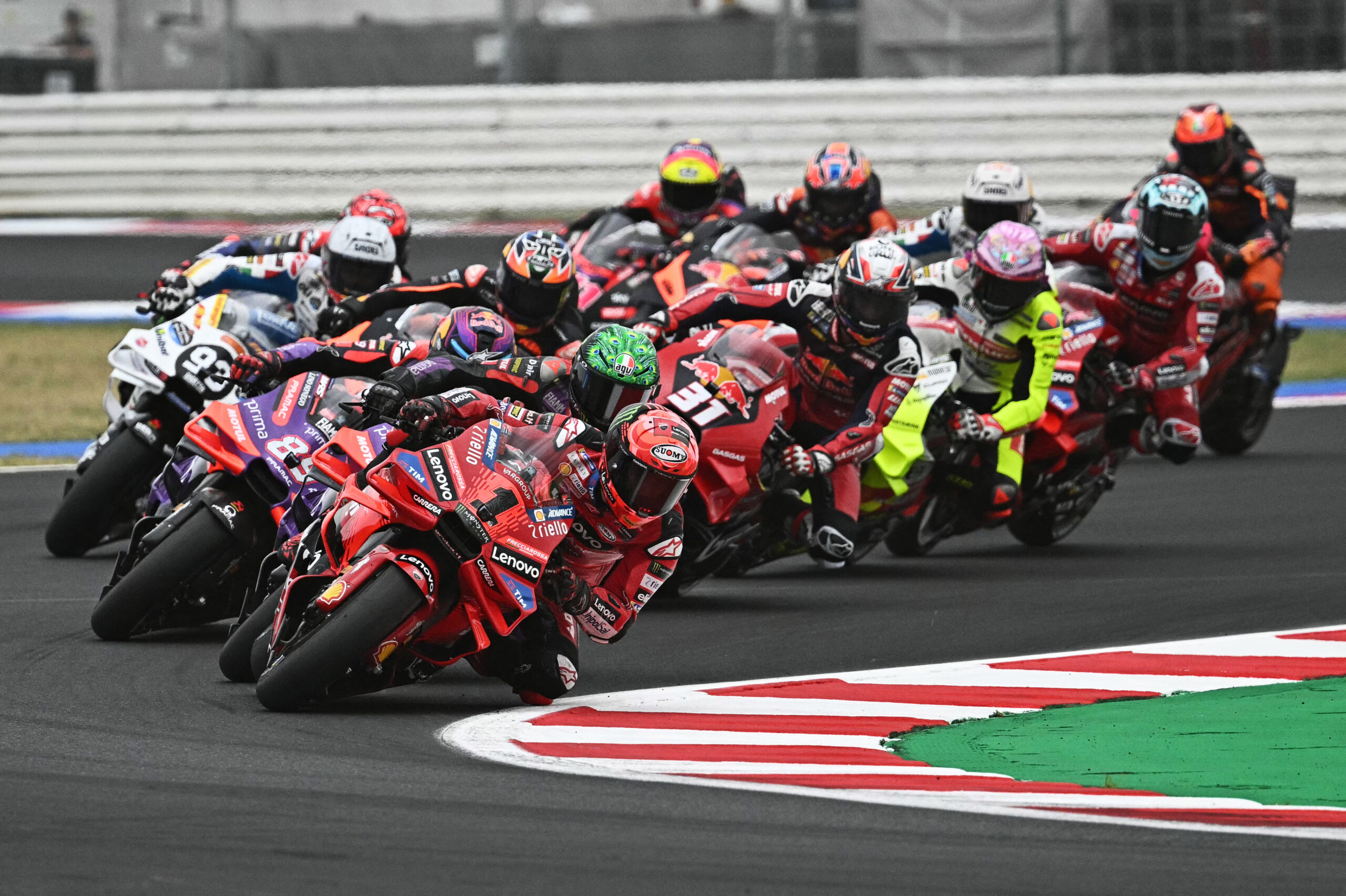 MotoGP altera planos e define introdução de comunicação via rádio para temporada 2025