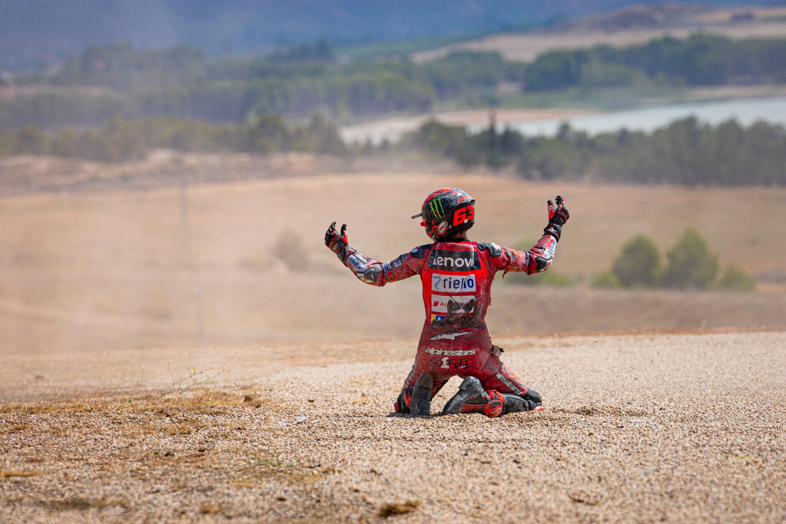 Bagnaia reclama de dores no ombro esquerdo após acidente em Aragão: “Não tem fratura”