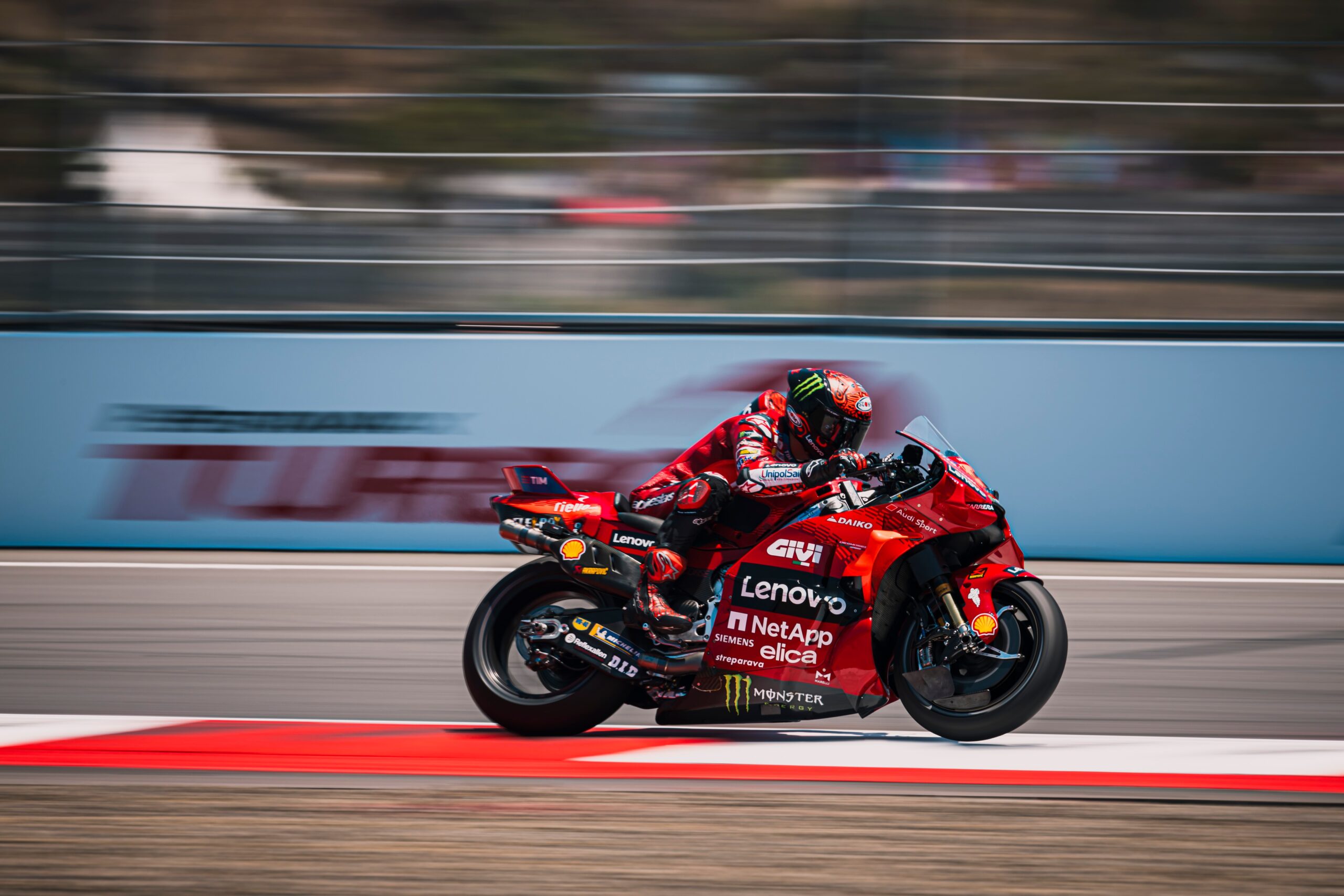 Bagnaia aproveita queda de Martín e vence corrida sprint da MotoGP na Indonésia