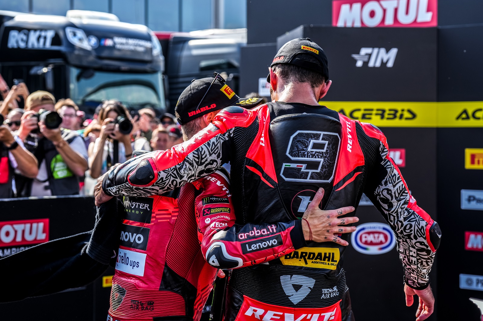 Bautista se inspira em Petrucci na Itália e brinca: “Adoraria fumar o mesmo que ele”