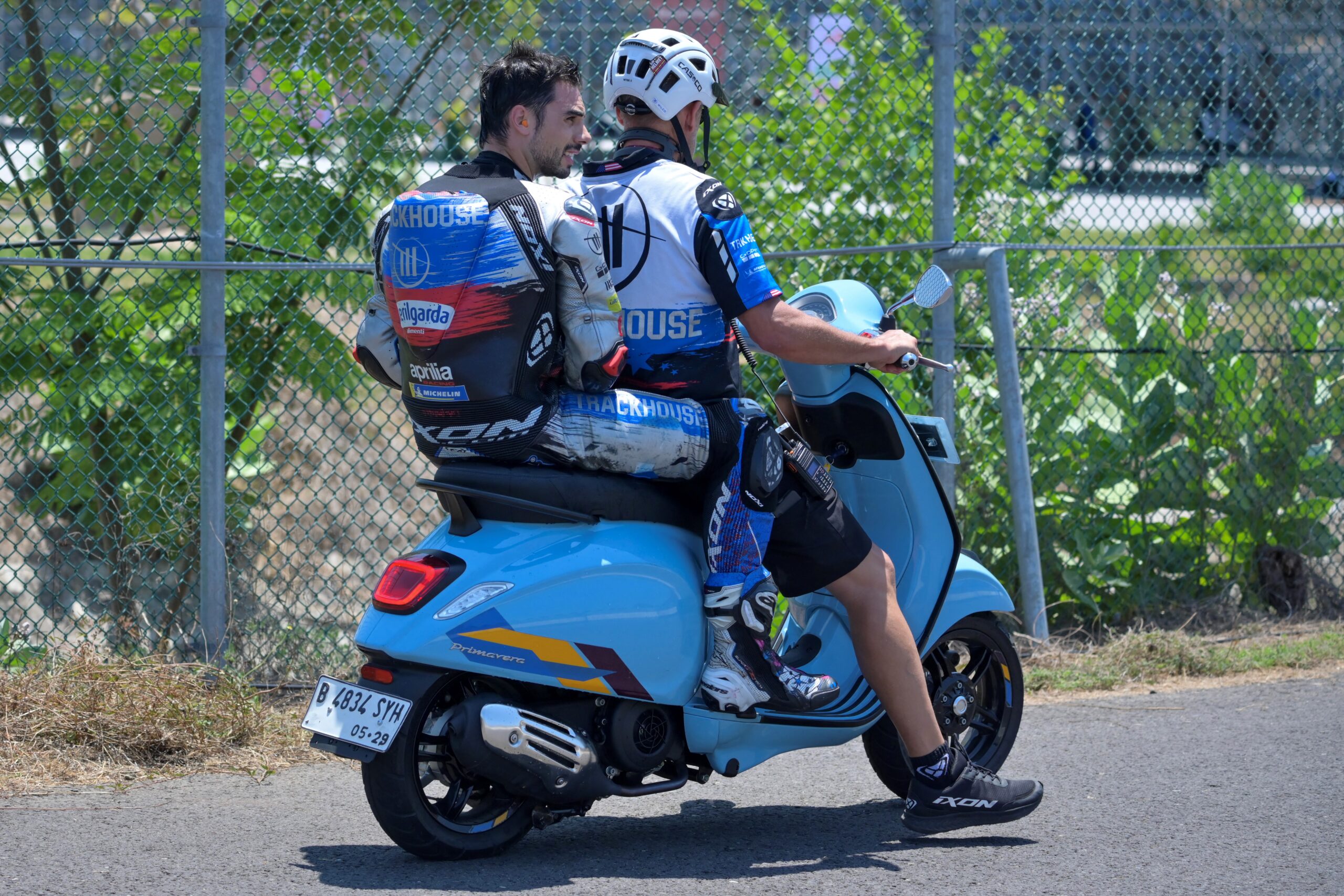 Oliveira é levado a hospital após queda no TL1 da MotoGP na Indonésia