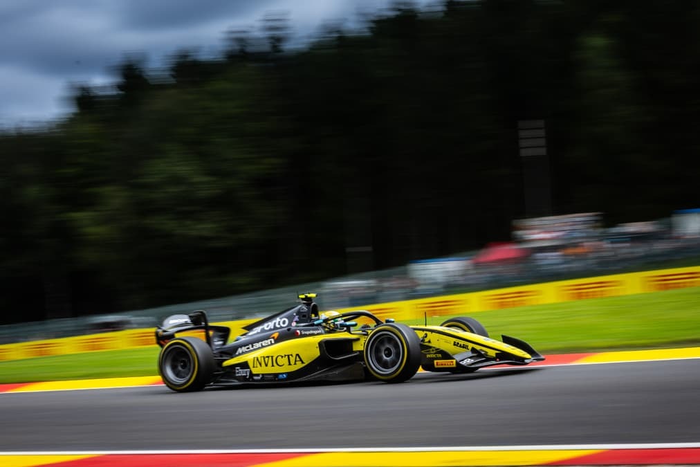 Bortoleto brinda espectáculo y gana la segunda carrera de F2 en Italia tras salir último