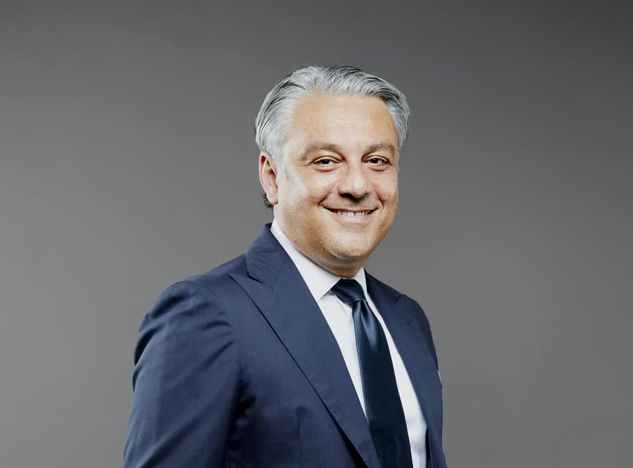 CEO de Renault dice que apoya “pilotos y no motores” y afirma: “Debemos ganar dinero”