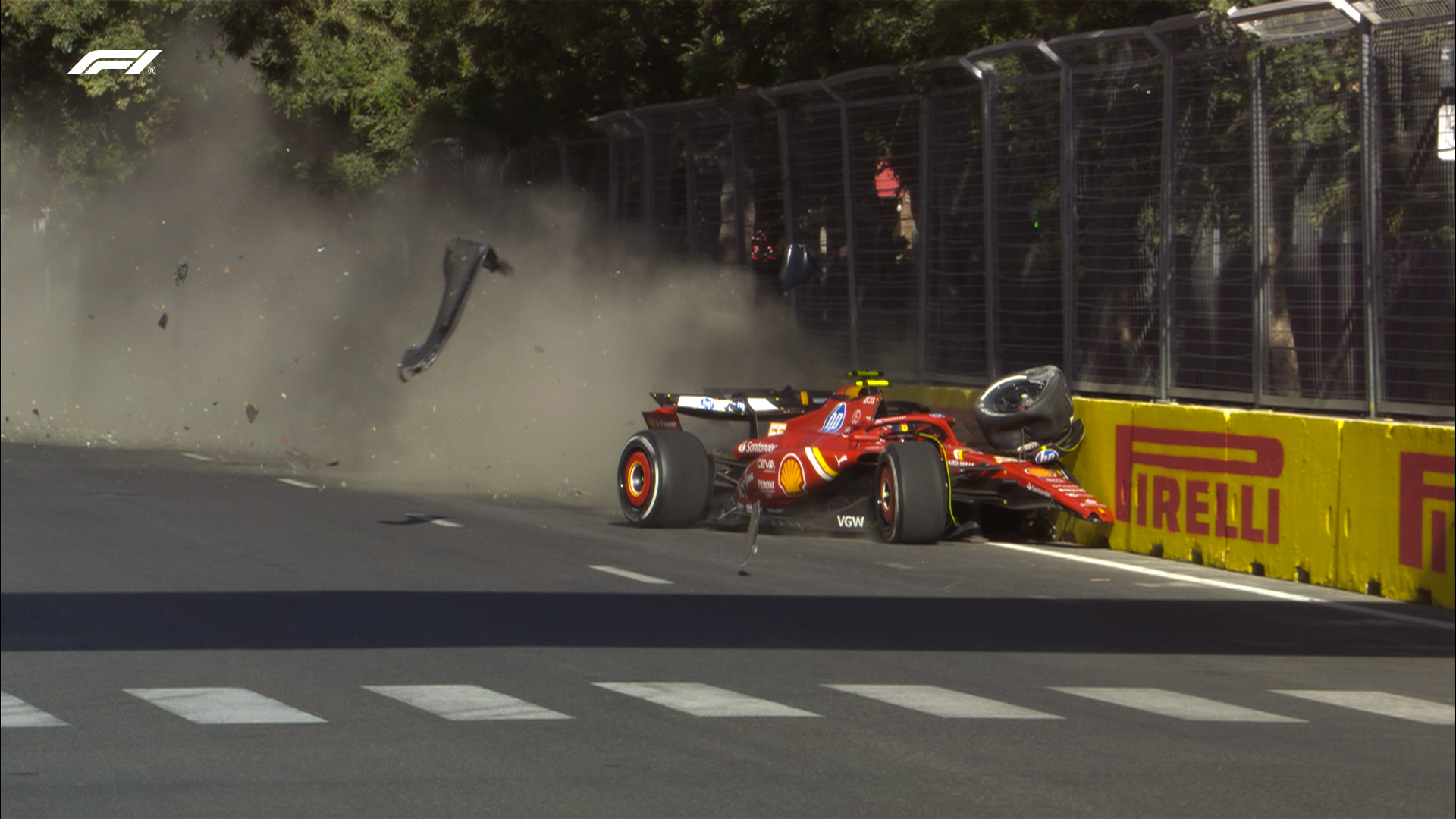 Pilotos critican la ausencia del safety car en accidente de Sainz y Pérez en Azerbaiyán