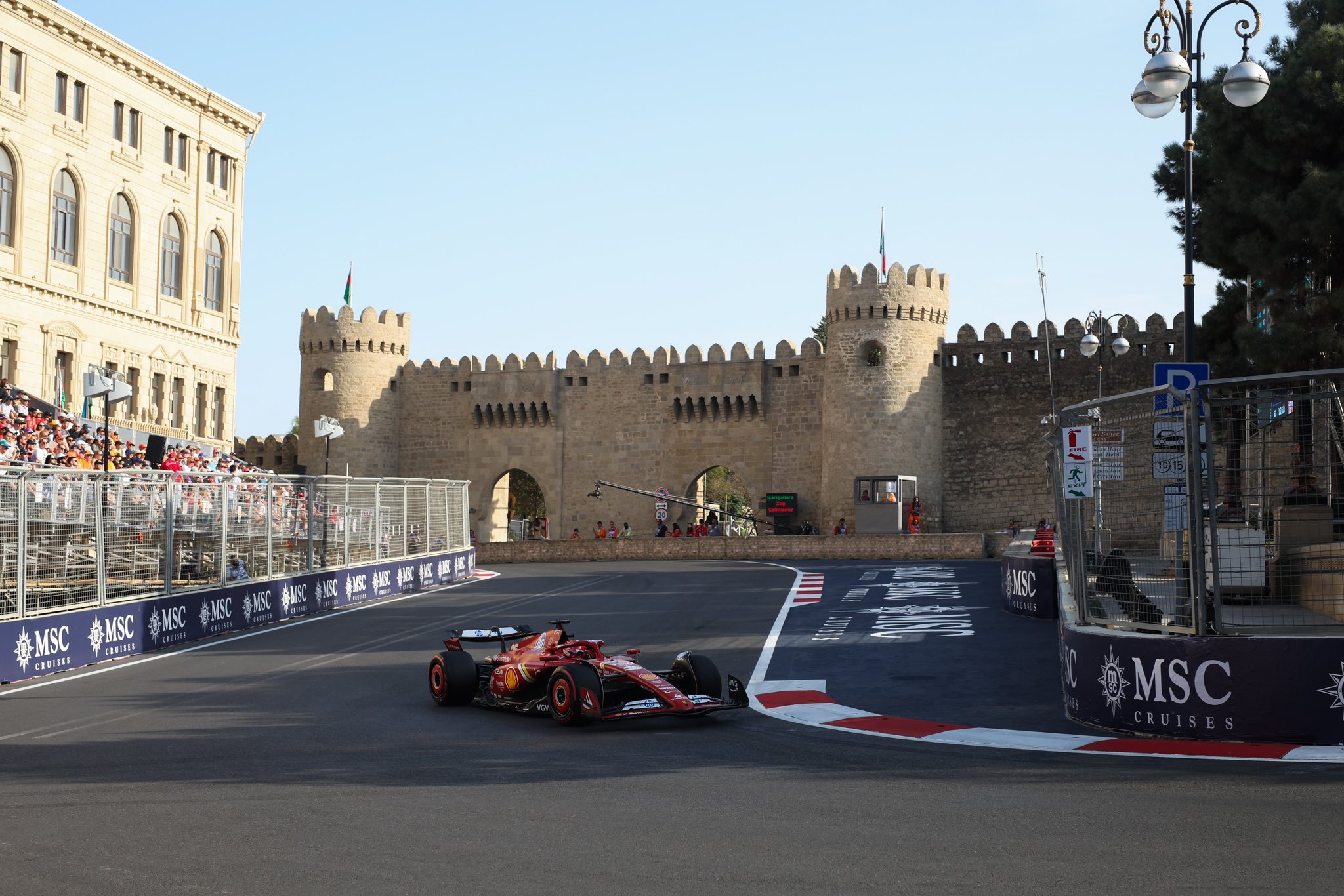Leclerc conquista la pole position del GP de Azerbaiyán; Colapinto brilla y larga 9°