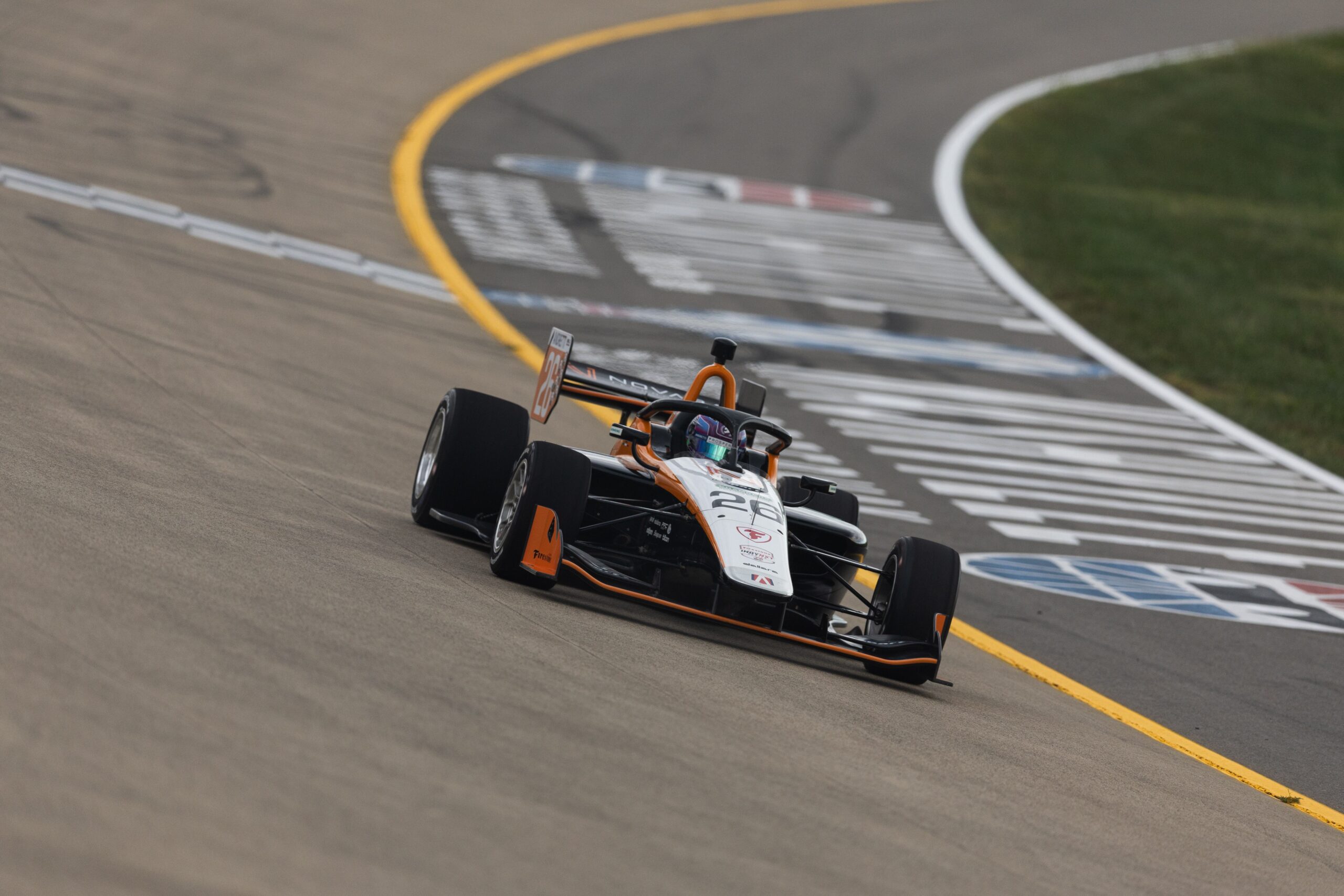 Foster domina no oval de Nashville e encerra Indy NXT 2024 com vitória. Collet é 3º