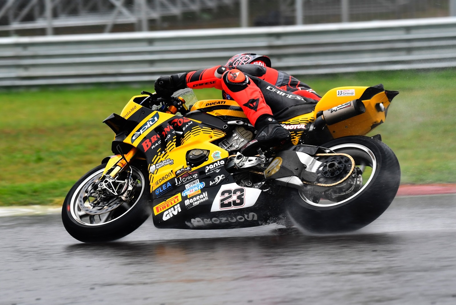 Salvadori morre aos 32 anos em acidente na Superbike do IRRC na Alemanha