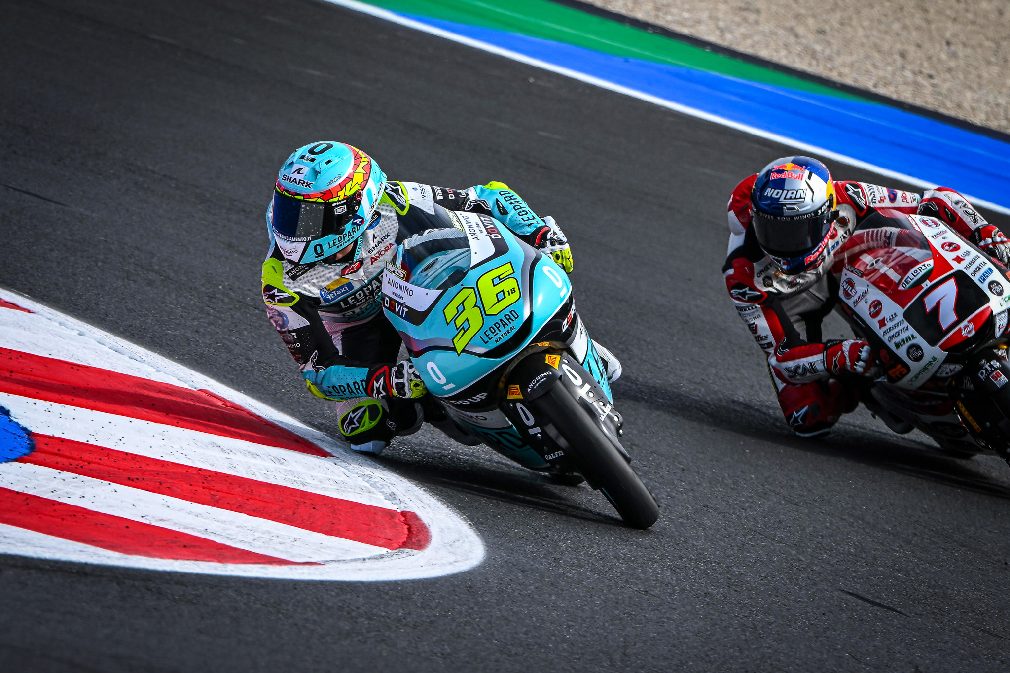 Piqueras reage após punição e vence eletrizante GP de San Marino da Moto3